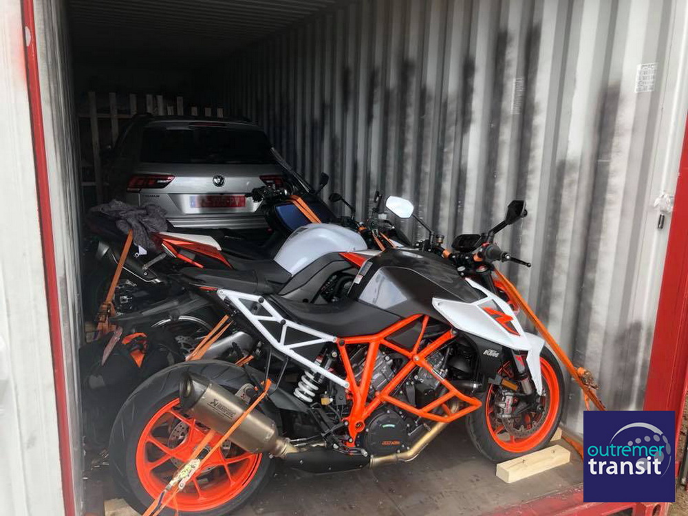 Groupage Réunion motos et voiture en container