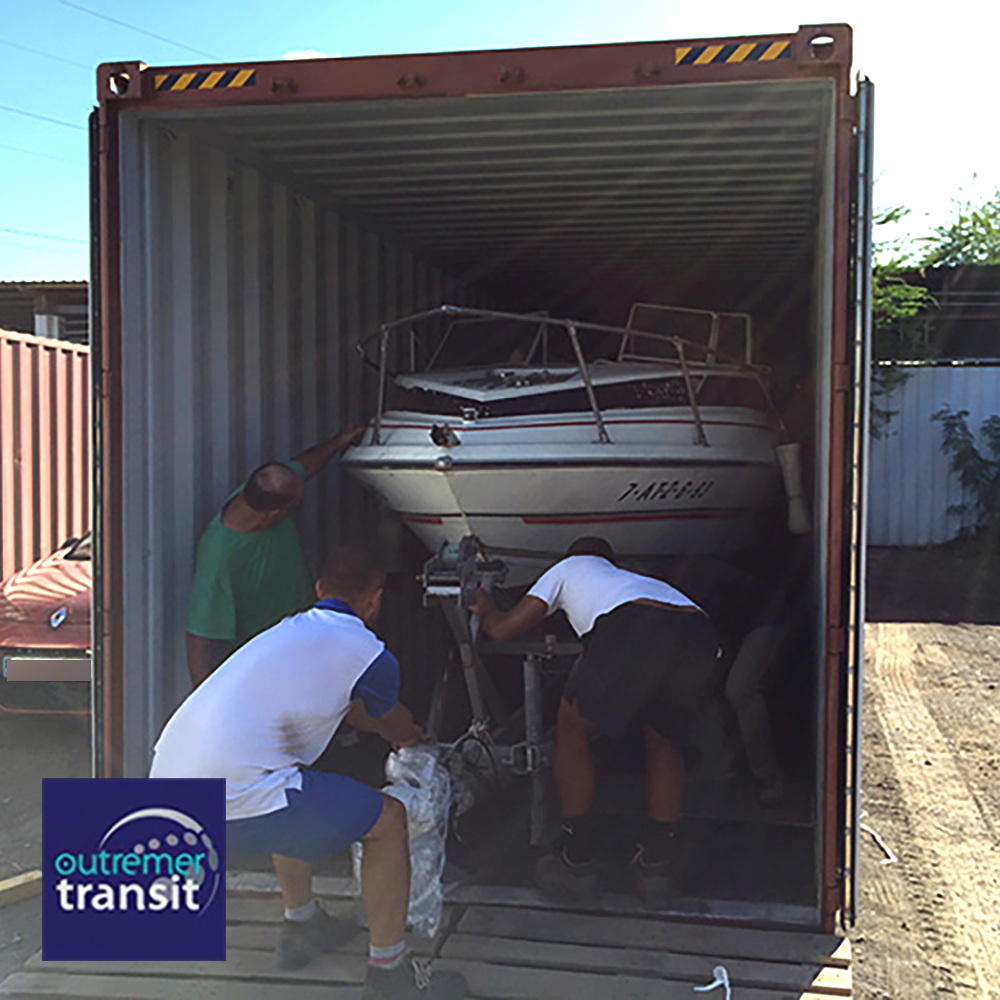 Transport de Bateau France-Reunion : sortie du conteneur