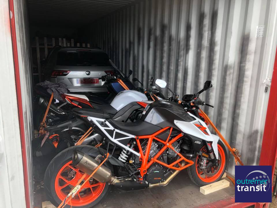 Groupage Réunion motos et voiture en container