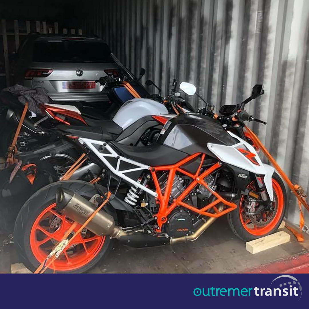Transport  de 2 motos et 1 scooter Reunion en conteneur de groupage avec Outremer Transit