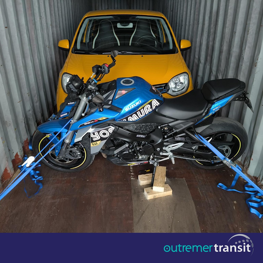 Transport de 3 motos en groupage Paris - La Réunion 1 sur 3 avec Outremer Transit