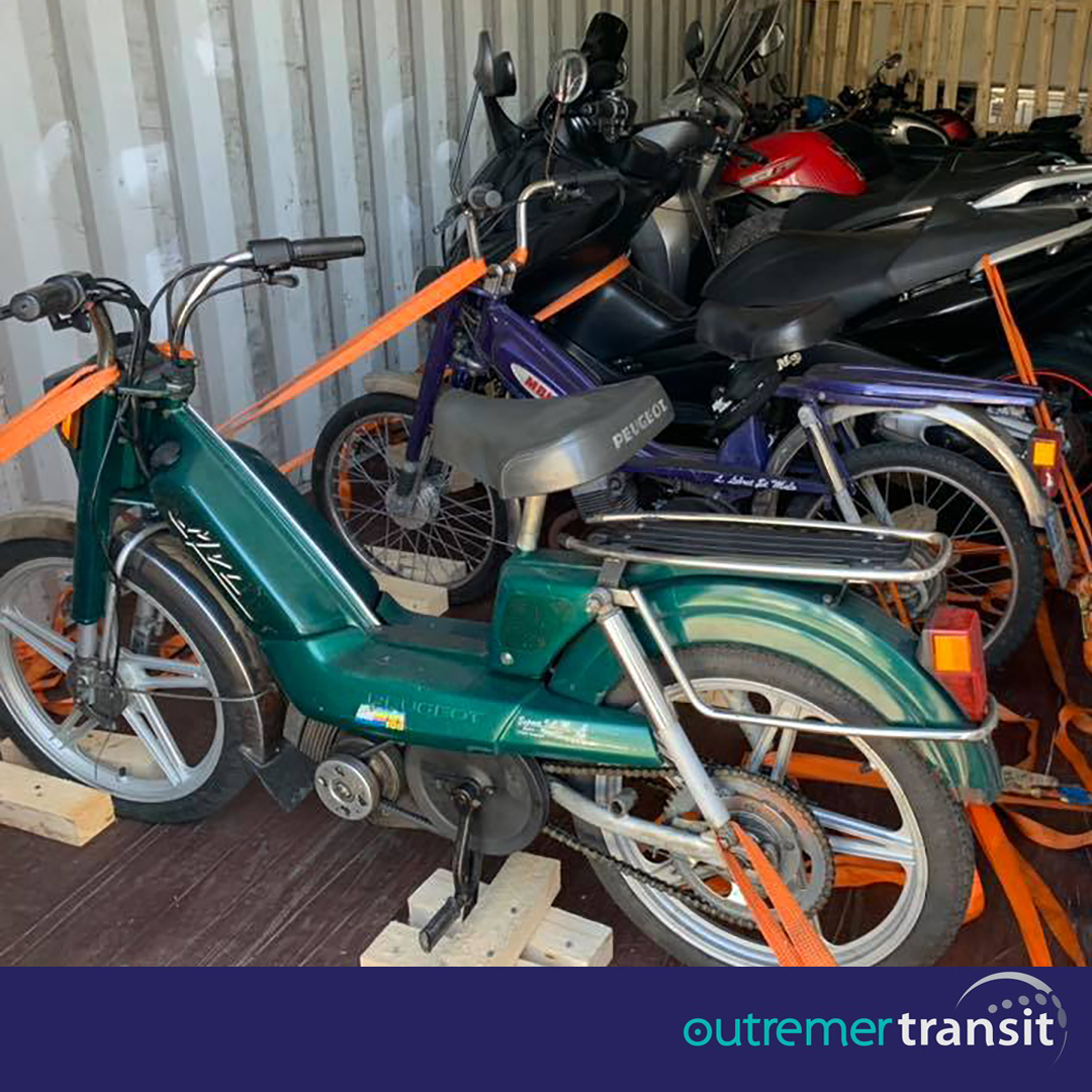 Transport de mobylettes et motos Reunion en conteneur de groupage avec Outremer Transit