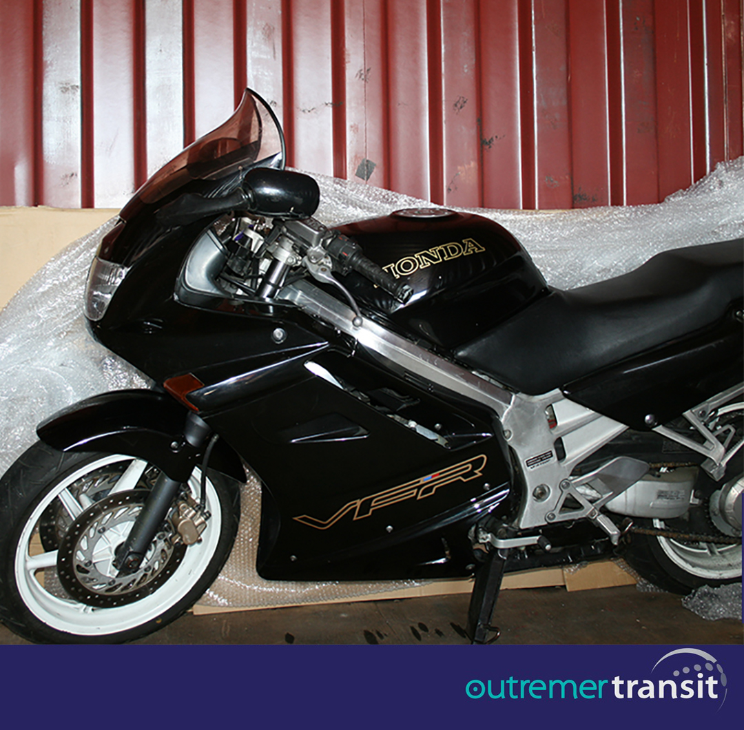 Transport moto Honda VFR Réunion avec Outremer Transit